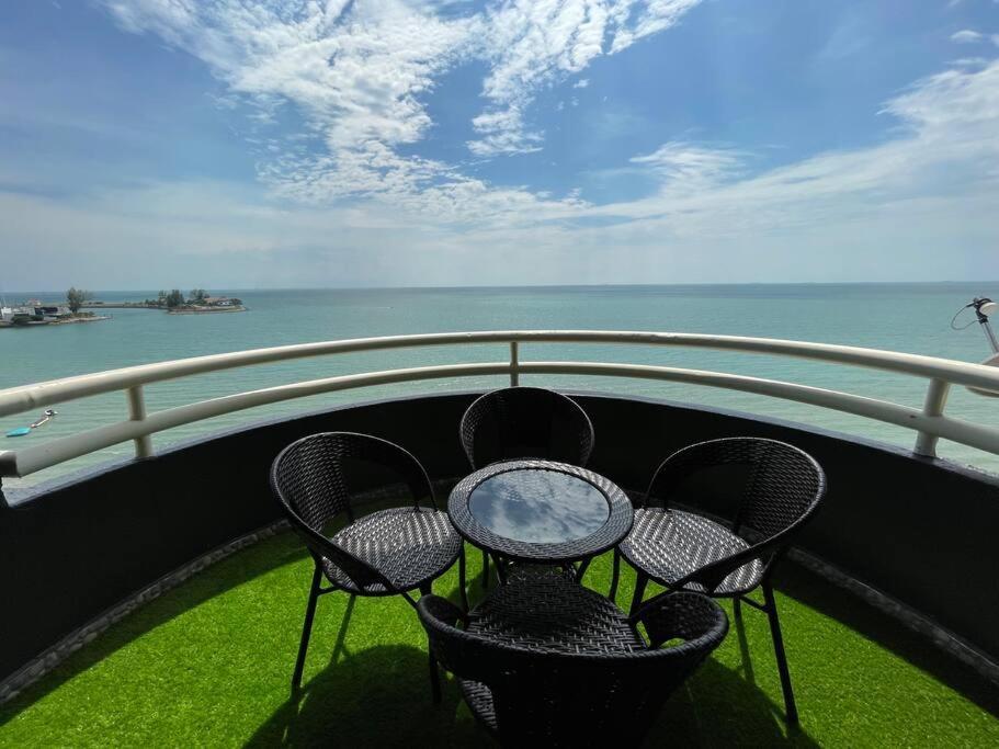 The Arena Tanjung Tuan Port Dickson Appartement Buitenkant foto